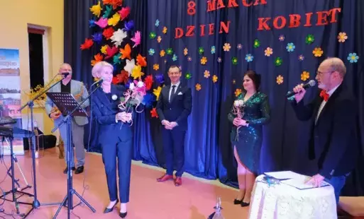 Zdjęcie do BYĆ KOBIETĄ ... 