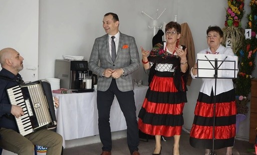 Zdjęcie do "Ale Babki" na scenie wielkanocnej